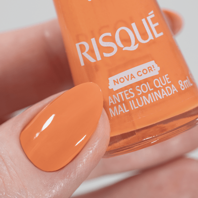 Esmalte-Risque-Antes-Sol-que-Mal-Iluminada-Cremoso-03